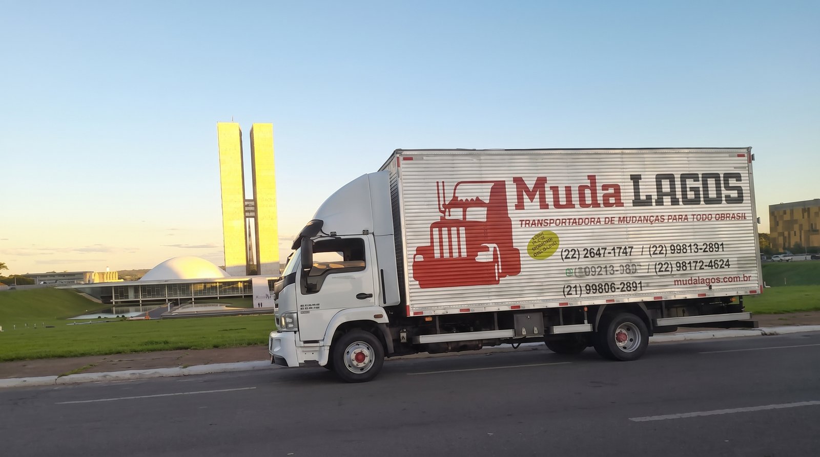 Caminhão Iveco Muda Lagos — Brasília